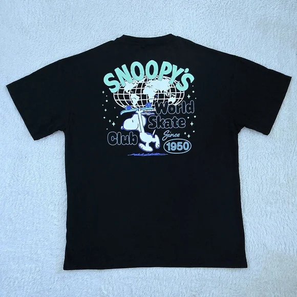 Peanuts🥜 "Snoopy's World🌎 Skate🛹 Club" Graphic Tee👕 - NWOT - Picture 10 of 14